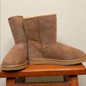 Cute and warm brown boots! (Never worn)